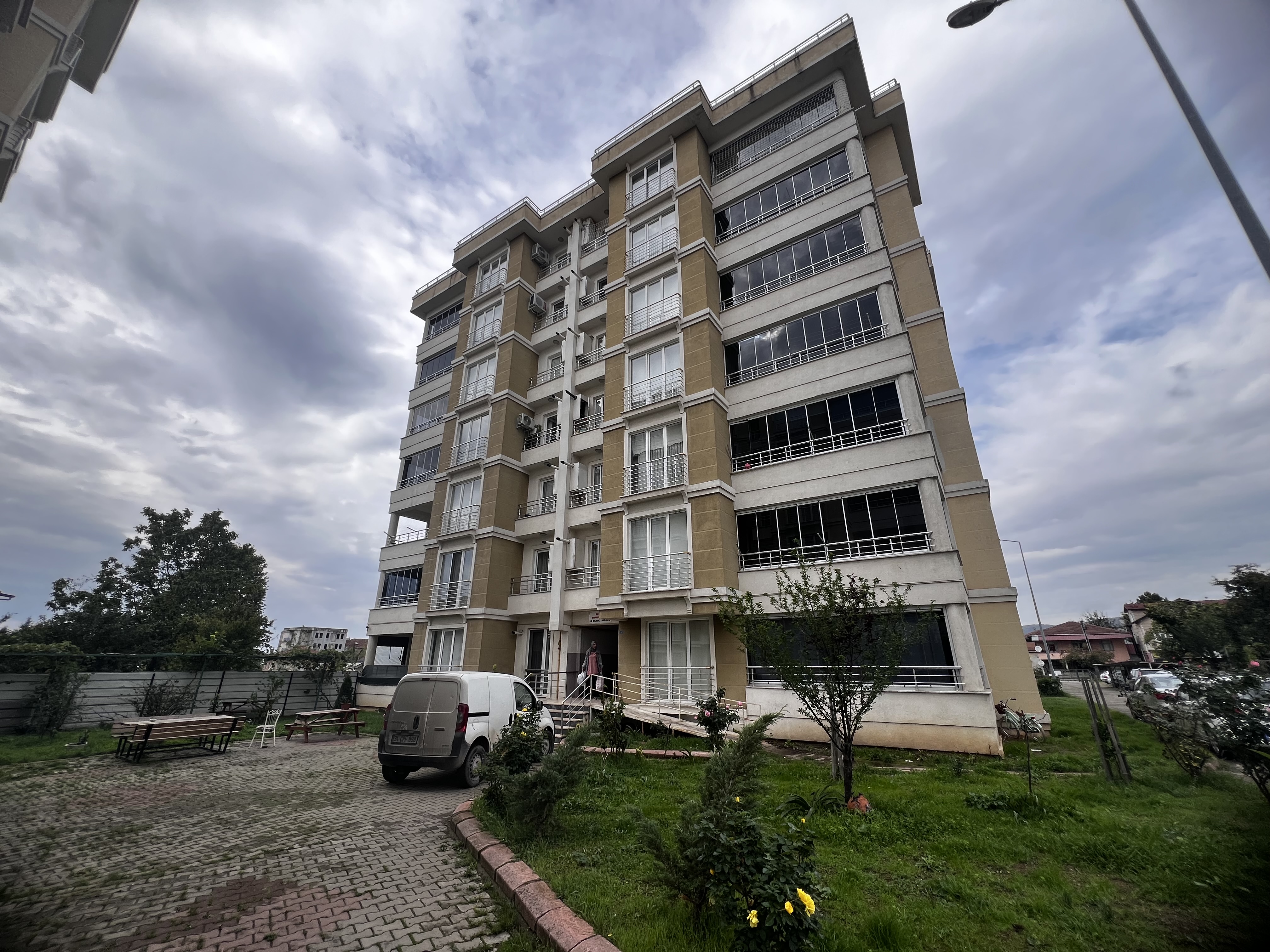 ALPER ATALA GAYRİMENKUL ÇARŞI MERKEZİNDE 145 M2 3+1 SATILIK DAİRE