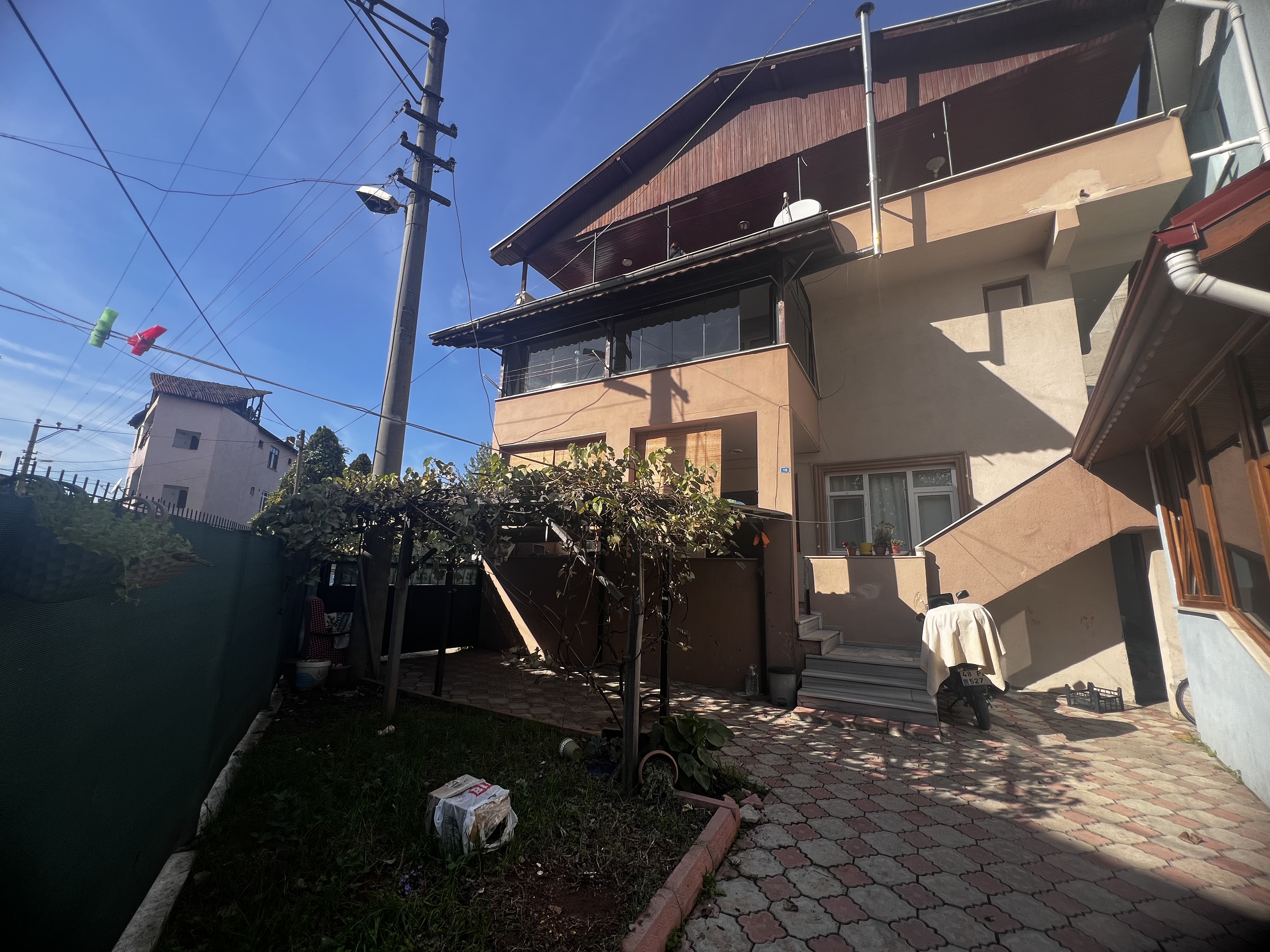 ALPER ATALA GAYRİMENKUL MERKEZİ KONUMDA 2.5+1 KİRALIK DAİRE